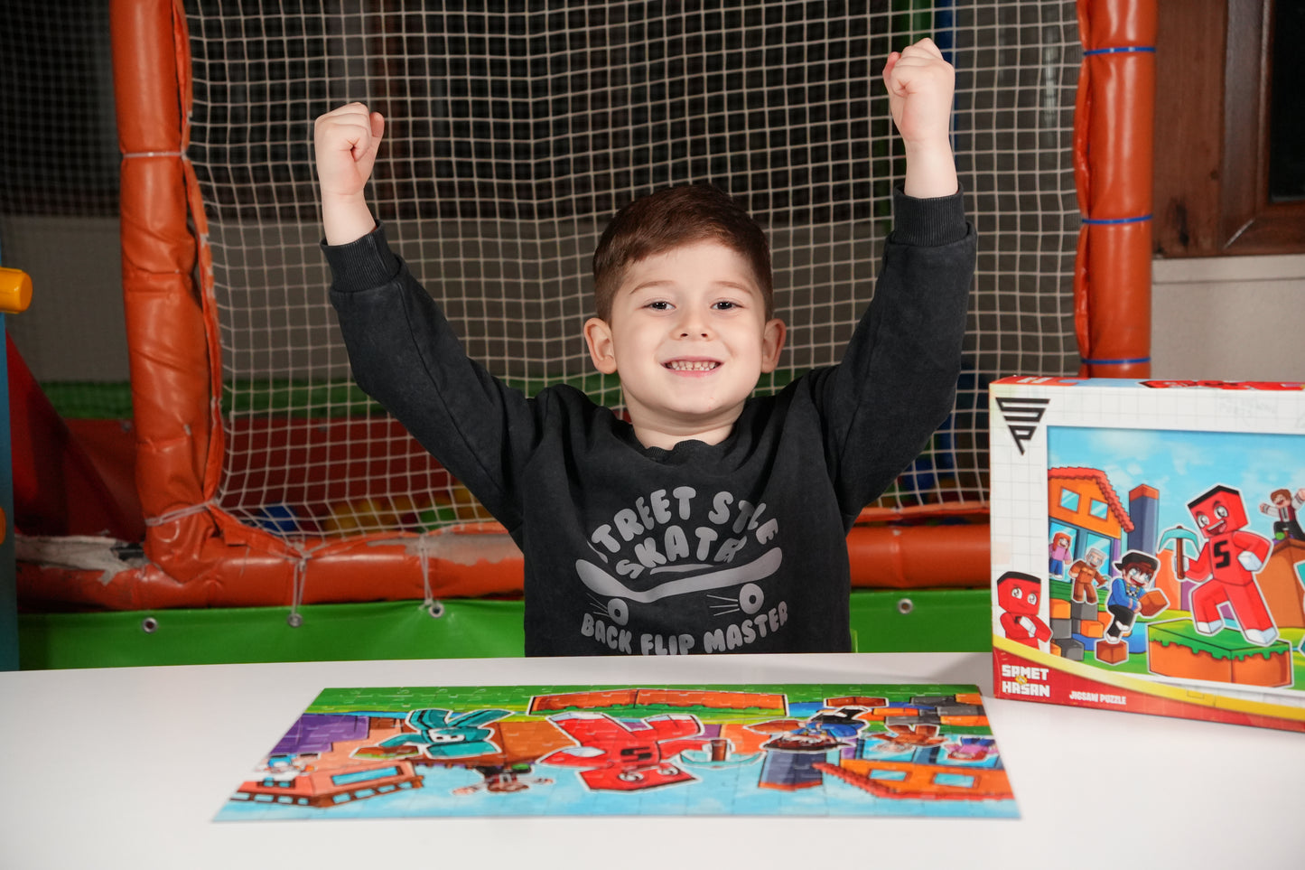 200 Parça Puzzle Samet Parlak Ekiple Yapı Kapışması Oynuyor